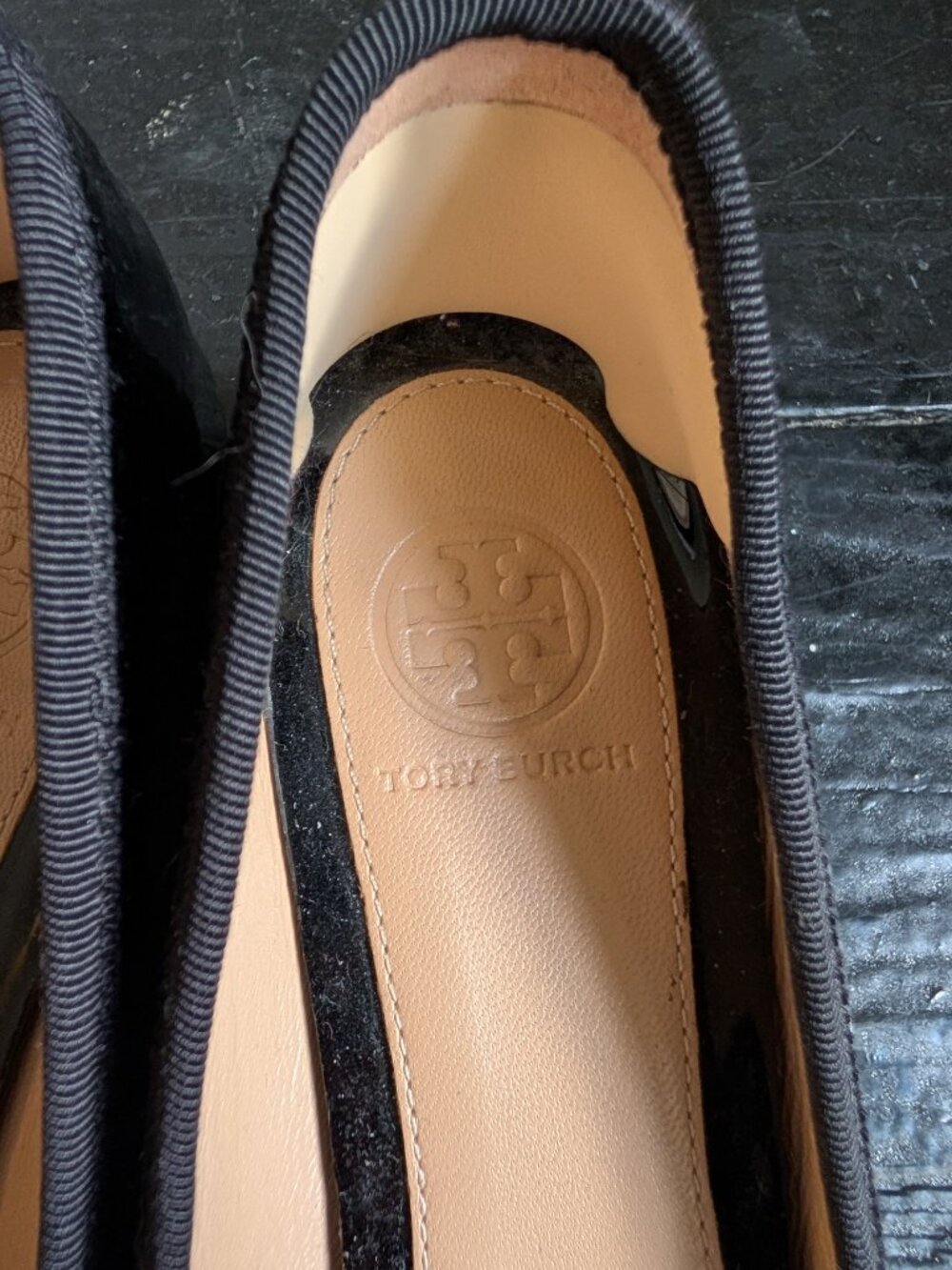 tory burch chelsea black patent leather bow logo pumps (7.5) - Picture 8 of 8